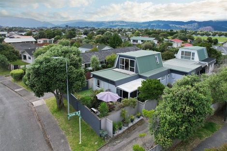 Photo of property in 9a Olive Terrace, Paraparaumu Beach, Paraparaumu, 5032