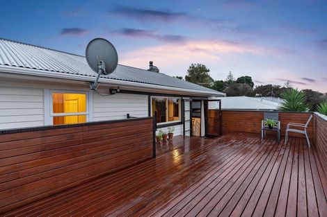 Photo of property in 16 Kashmir Road, Glen Eden, Auckland, 0602