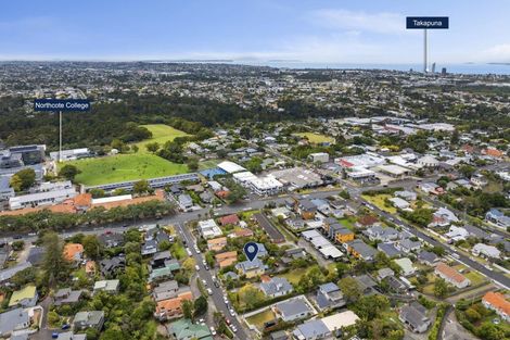 Photo of property in 1/6 Valley Road, Northcote, Auckland, 0626