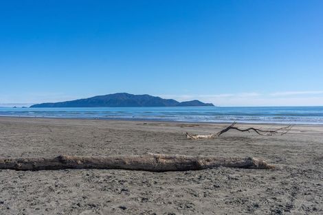 Photo of property in 279 Peka Peka Road, Peka Peka, Waikanae, 5391