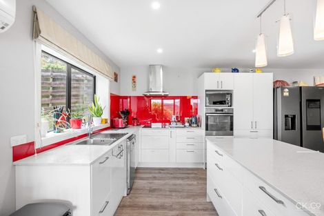 Photo of property in 12 Roman Close, Silverstream, Upper Hutt, 5019