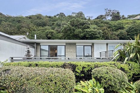 Photo of property in 123 Marine Parade, Seatoun, Wellington, 6022