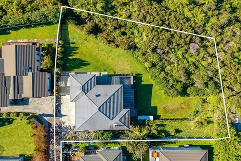 Photo of property in 21 Mcewen Crescent, Riverstone Terraces, Upper Hutt, 5018