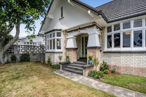 Photo of property in 10 Mangorei Road, Strandon, New Plymouth, 4312