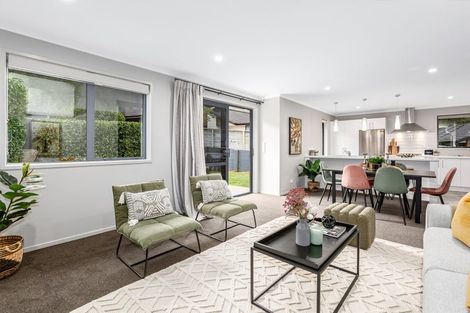 Photo of property in 31 Mooring Close, Whitby, Porirua, 5024