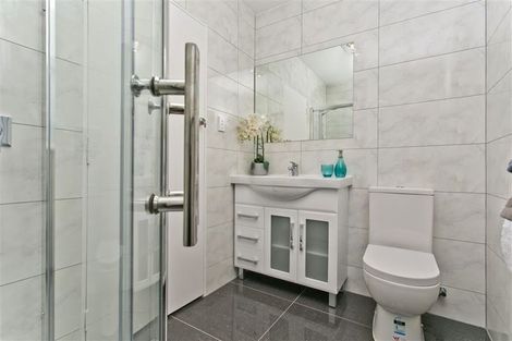 Photo of property in 24 Reid Road, New Lynn, Auckland, 0600