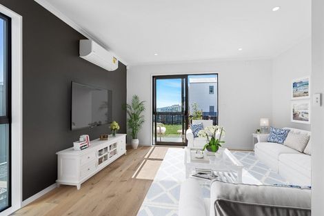 Photo of property in 18 Hema Road, Hobsonville, 0616