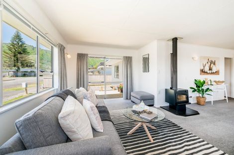 Photo of property in 24 Kapanui Road, Waikanae, 5036