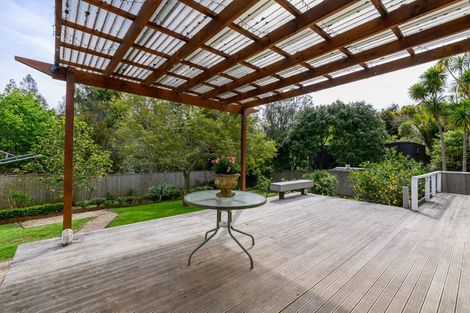 Photo of property in 5 Grovelands Way, Titirangi, Auckland, 0604