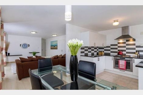 Photo of property in 2/2 Pine Street, New Lynn, Auckland, 0600