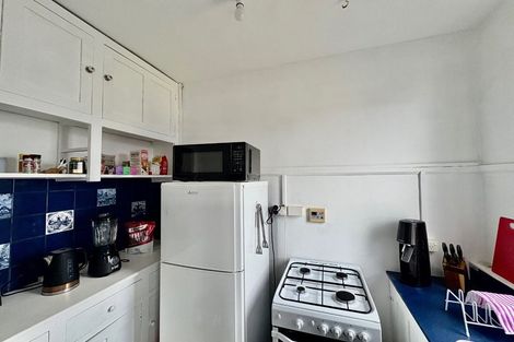 Photo of property in Devonport Apartments, 10/127 Saint Aubyn Street, New Plymouth, 4310