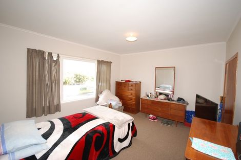Photo of property in 11 Helleur Road, Massey, Auckland, 0614