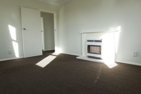 Photo of property in 3 Sutton Place, Hawera, 4610