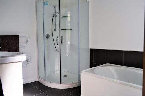 Photo of property in 47 Garden Road, Northland, Wellington, 6012