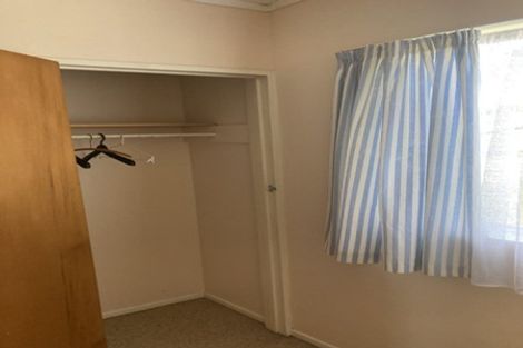 Photo of property in 8a Longcroft Terrace, Newlands, Wellington, 6037