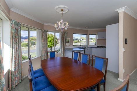 Photo of property in 2 Crown Hill, Paraparaumu, 5032
