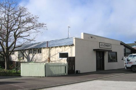 Photo of property in 16 Weston Avenue, Roslyn, Palmerston North, 4414
