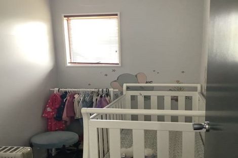 Photo of property in 98 Maupuia Road, Maupuia, Wellington, 6022