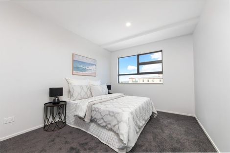 Photo of property in 3153 Great North Road, New Lynn, Auckland, 0600