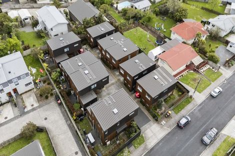 Photo of property in 23c Chippendale Crescent, Birkdale, Auckland, 0626