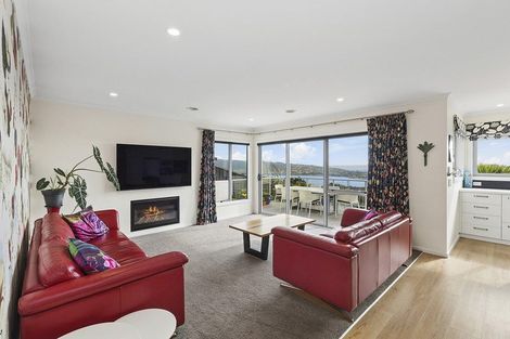 Photo of property in 3 Greenstone Place, Aotea, Porirua, 5024