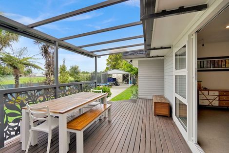 Photo of property in 14 Harbour View Road, Te Atatu Peninsula, Auckland, 0610