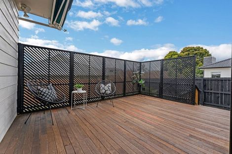 Photo of property in 12 Cleve Road, Green Bay, Auckland, 0604