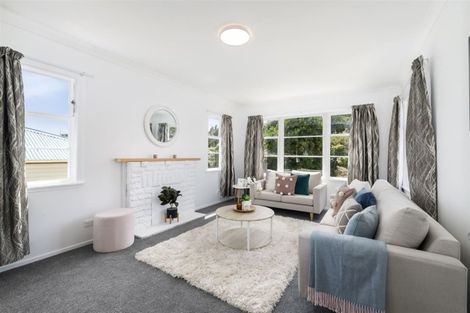 Photo of property in 36 Miles Crescent, Newlands, Wellington, 6037