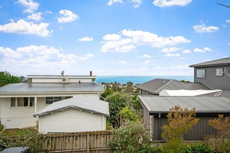 Photo of property in 6a D'oyly Drive, Stanmore Bay, Whangaparaoa, 0932