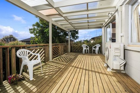 Photo of property in 1/114 Sunset Road, Unsworth Heights, Auckland, 0632