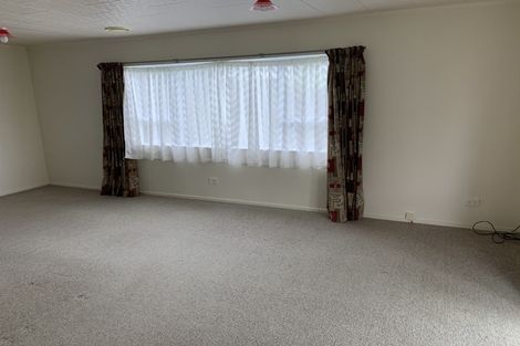 Photo of property in 2/82 Roberts Road, Te Atatu South, Auckland, 0610