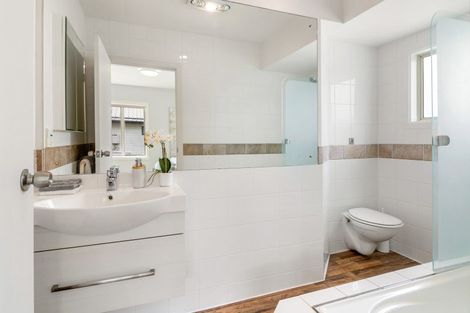 Photo of property in 22 Tiri Road, Milford, Auckland, 0620