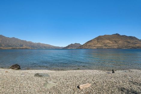 Photo of property in 66 Cedar Drive, Kelvin Heights, Queenstown, 9300