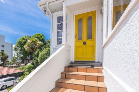 Photo of property in 210 Oriental Parade, Oriental Bay, Wellington, 6011