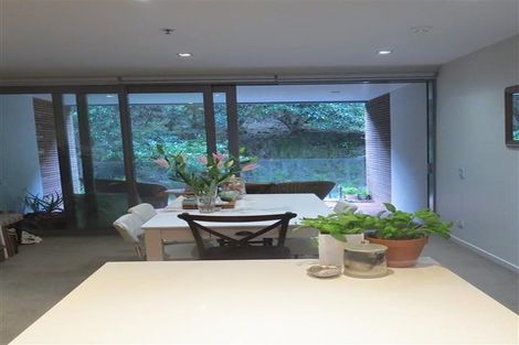 Photo of property in Patent 326 Apartments, 204s/326 Evans Bay Parade, Hataitai, Wellington, 6021