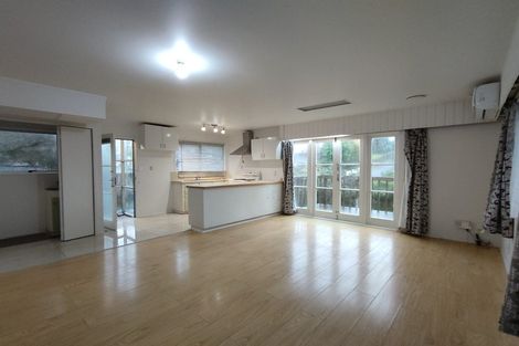 Photo of property in 1/3 Forsythe Place, Massey, Auckland, 0614