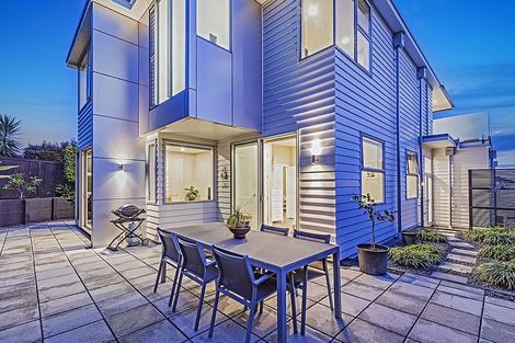 Photo of property in 49 Seaview Road, Castor Bay, Auckland, 0620