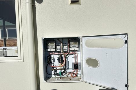 Photo of property in 60 Hewlett Road, Massey, Auckland, 0614