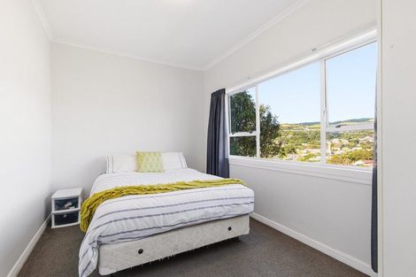 Photo of property in 15 Romney Square, Tawa, Wellington, 5028