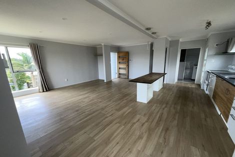 Photo of property in 15 Doone Place, Massey, Auckland, 0614