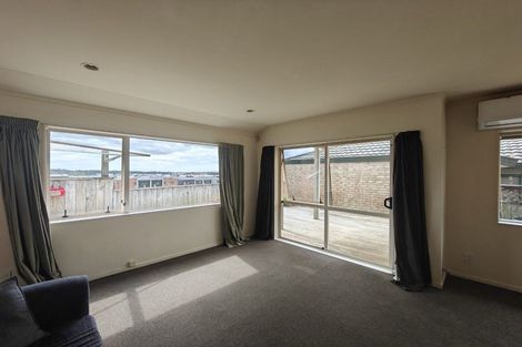 Photo of property in 6/520 Don Buck Road, Westgate, Auckland, 0614