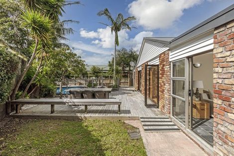 Photo of property in 557 Beach Road, Murrays Bay, Auckland, 0630