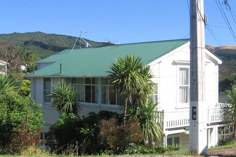 Photo of property in 35 Farm Road, Northland, Wellington, 6012