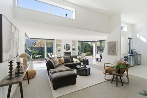 Photo of property in 4 Crombie Green, Northwood, Christchurch, 8051