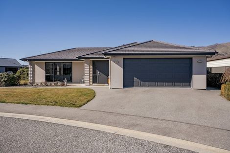 Photo of property in 28 Matthews Crescent, Cromwell, 9310
