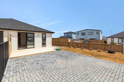 Photo of property in 4 Rorotu Avenue, Karaka, 2113