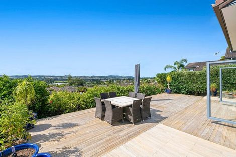Photo of property in 13 Seagate Place, Red Beach, 0932