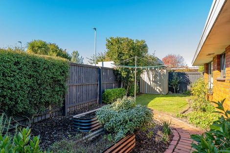 Photo of property in 2/84 Memorial Avenue, Ilam, Christchurch, 8053