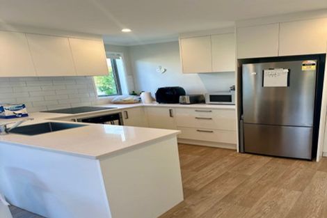 Photo of property in 1a Pavola Grove, Glenfield, Auckland, 0629