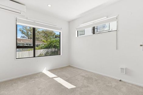 Photo of property in 4a Trengove Place, West Harbour, Auckland, 0618
